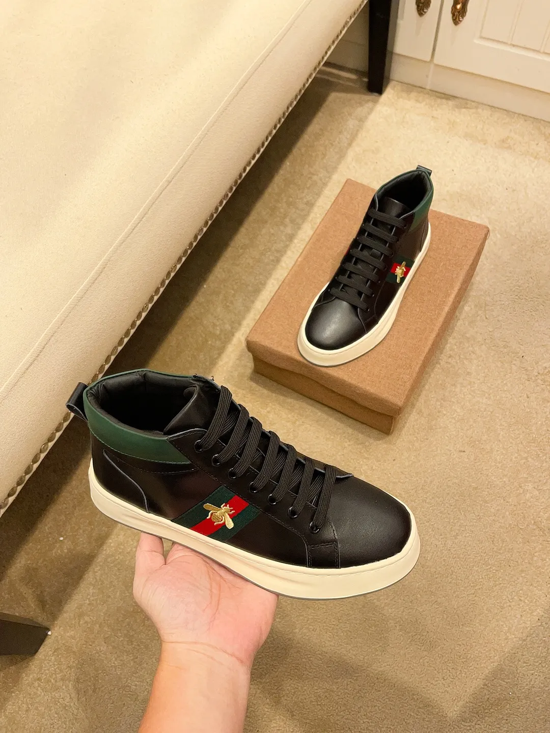 Factory price 440 [Gucci] Gucci's latest high-top casual Korean-style men's shoes, brand new autumn and winter design, perfect workmanship, cabinet quality, upper: cowhide material, leather lining; soft and comfortable, rubber outsole ultra-light, wear-resistant, simple, versatile fashion men's shoes, color optional, size 38--44